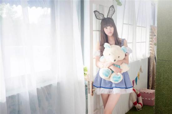 美丽与智慧并存！16岁国象美少女吸睛