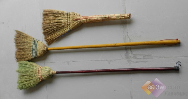 友谊的小船说翻就翻 扫帚VS扫地机清扫有别-千