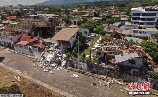 当地时间4月19日，航拍厄瓜多尔佩德纳莱斯地震灾区。当地时间16日，北京时间17日，厄瓜多尔的西北部沿海地区发生7.8级地震，死亡人数不断攀升，截止北京时间4月20日的5点20分，遇难人数已经升至480人，而据厄瓜多尔国家风险管理秘书处统计，还有231人失踪。
