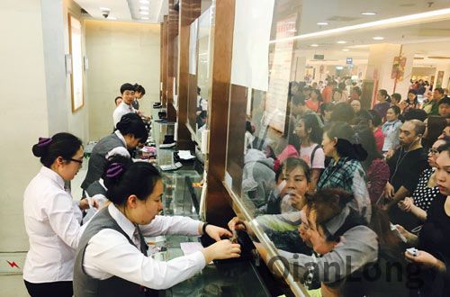 上午11时许，前来'以旧换新'