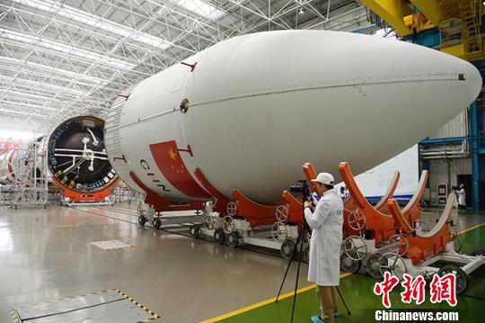 通讯：托举中华民族“航天梦”的“长征一号”