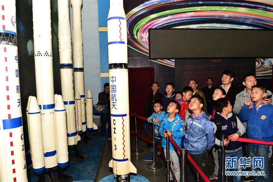 （社会）（5）庆祝航天日 实现航天梦