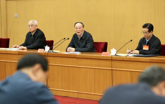 日前，中央纪委在北京举办派驻纪检组组长副组长培训班。这是4月20日，中共中央政治局常委、中央纪委书记王岐山出席开班式并讲话。