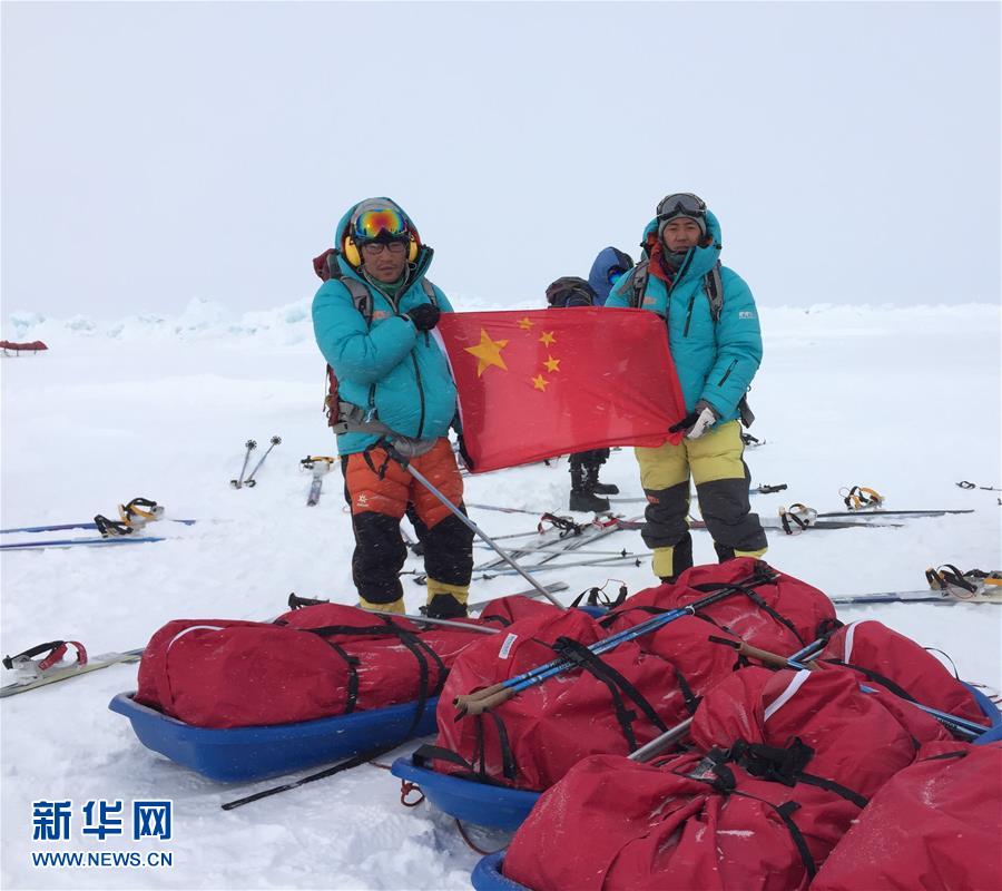 （体育）（1）中国地质大学（武汉）登山队徒步到达北极点