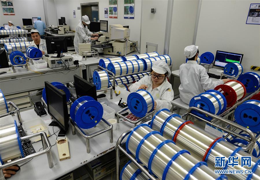 (时代先锋·图文互动)(3)苦在创业创新路上,永不停歇——记亨通集团党委书记崔根良