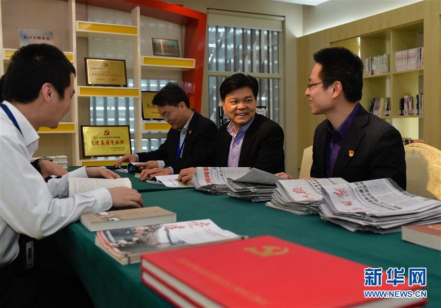 (时代先锋·图文互动)(1)苦在创业创新路上,永不停歇——记亨通集团党委书记崔根良