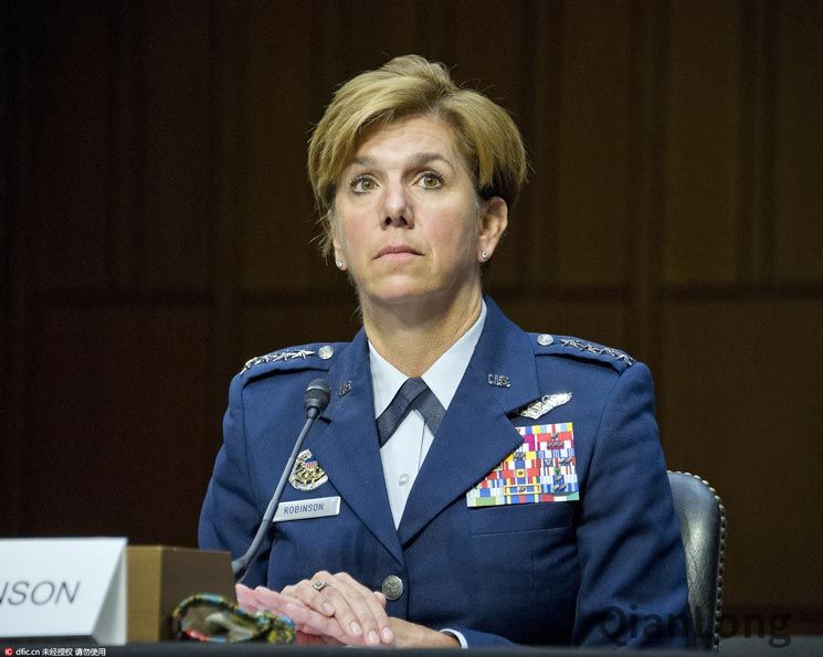 里程碑 美太平洋空军司令洛里·罗宾逊成美军