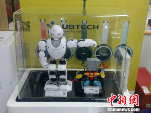 苏宁门店精选新奇特产品优必选积木、阿尔法1S机器人