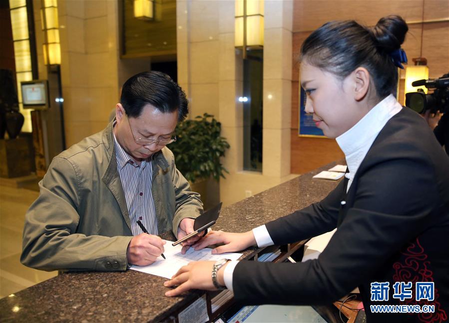 （图文互动）（1）营改增全面实施开出全国首张增值税发票