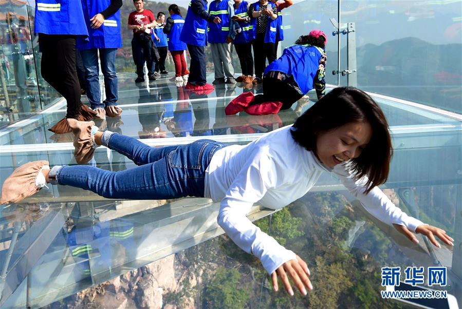 （社会）（2）北京415平方米玻璃观景平台迎客