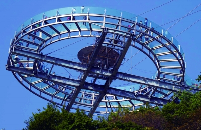 平谷空中玻璃栈道假期火爆:玩的就是心跳-千龙