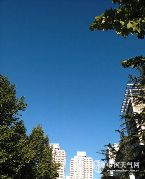 今天夜间北京有阵雨或雷阵雨 明天阵风较大