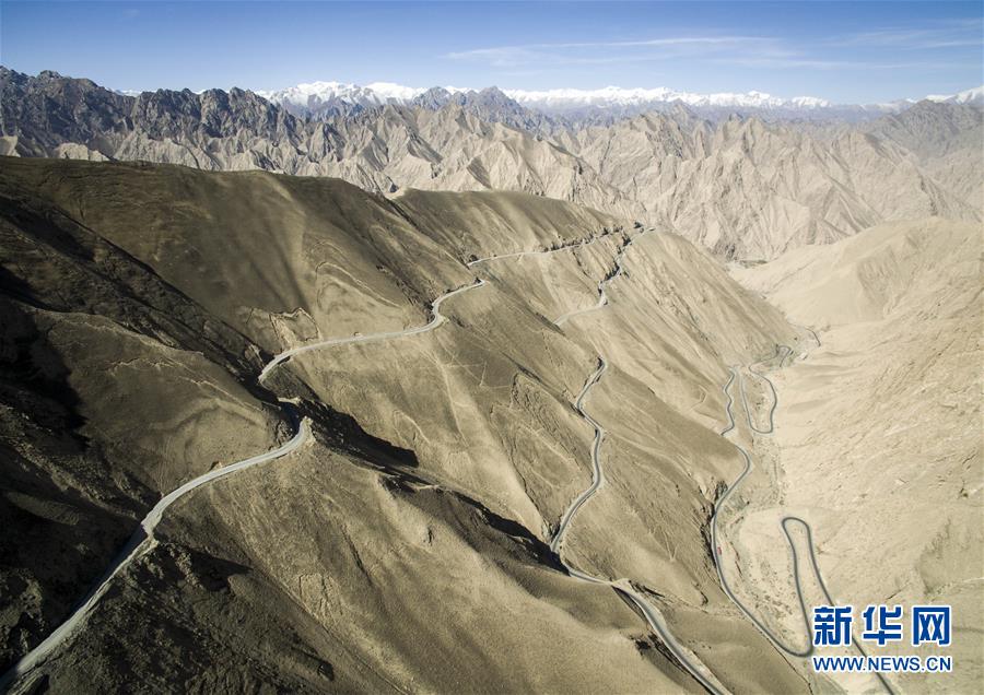 （走基层·听民声·图文互动）（1）穿越世界海拔最高公路 见证“天路”沧桑变化