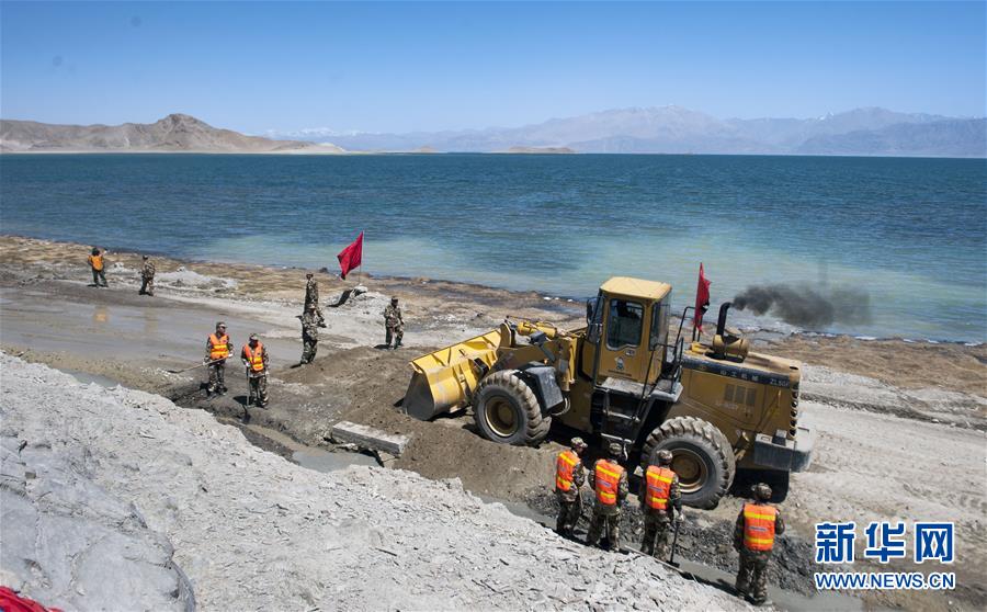 （走基层·听民声·图文互动）（3）穿越世界海拔最高公路 见证“天路”沧桑变化