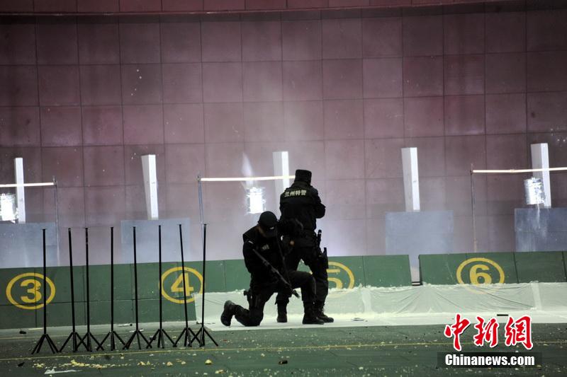 兰州特警攀爬、索降、跳火圈拼技能