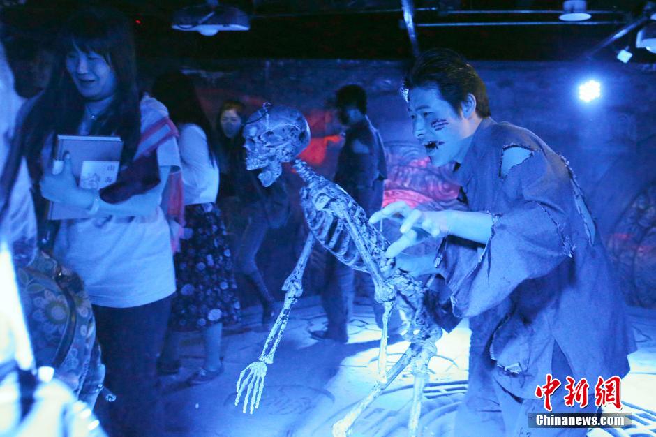 北京市民置身“鬼吹灯”大墓 亲自“分金定穴”