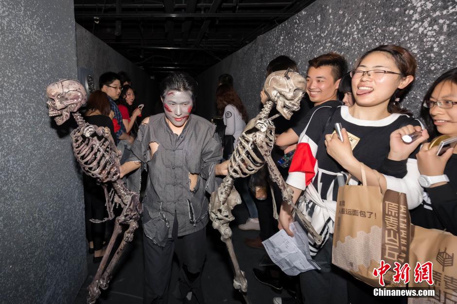 北京市民置身“鬼吹灯”大墓 亲自“分金定穴”