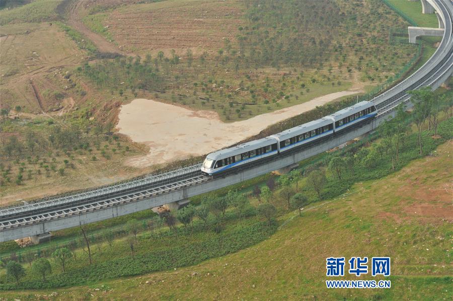 （社会）（2）中国首条中低速磁浮铁路载客试运营