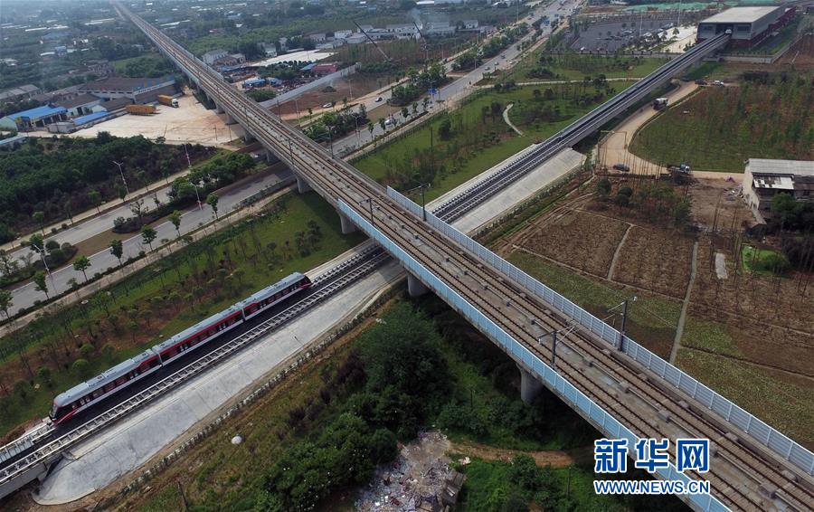 （新华直击）（4）中国首条中低速磁浮铁路载客试运营