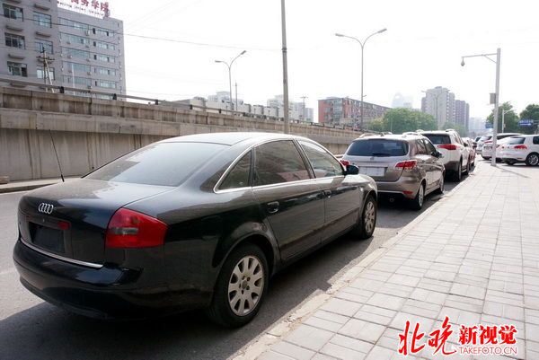 200米禁停区域内，停放摘牌车16辆