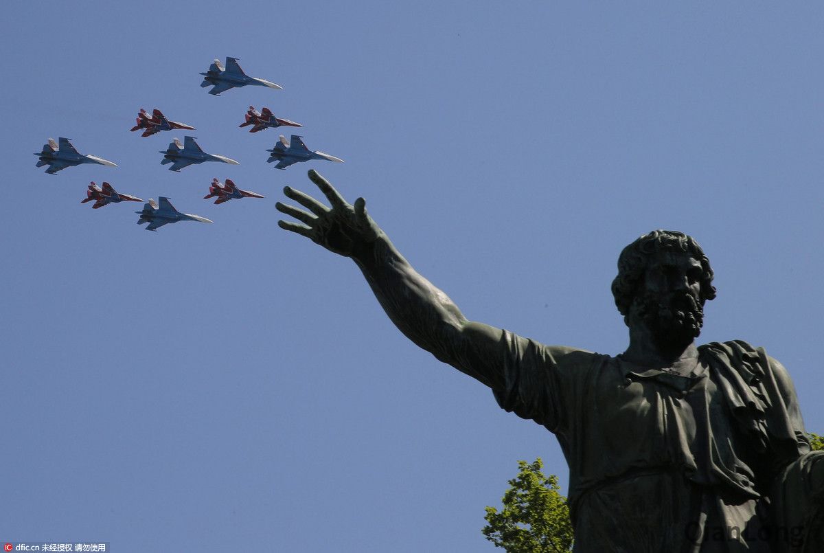 俄罗斯纪念伟大卫国战争胜利71周年阅兵式图集(6)-千龙网·中国首都网