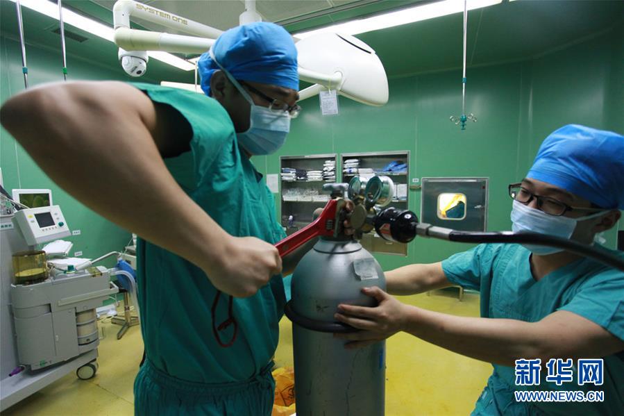 #（医卫）（3）妇产医院的“男丁格尔”