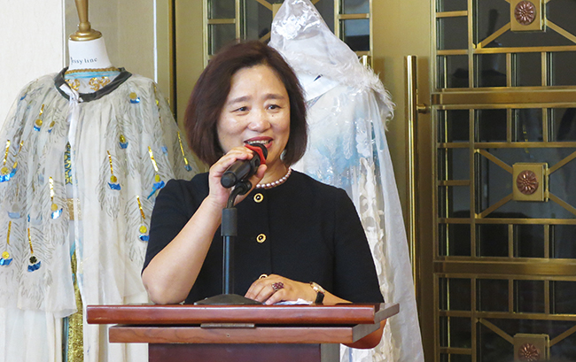 舞剧《红楼梦》的演出，由北京京演文化传媒有限责任公司、北京陈爱莲艺术表演有限公司、北京市爱莲舞蹈学校共同主办。京演文化传媒公司总经理郄春来介绍演出相关情况。千龙网记者梁祎 摄