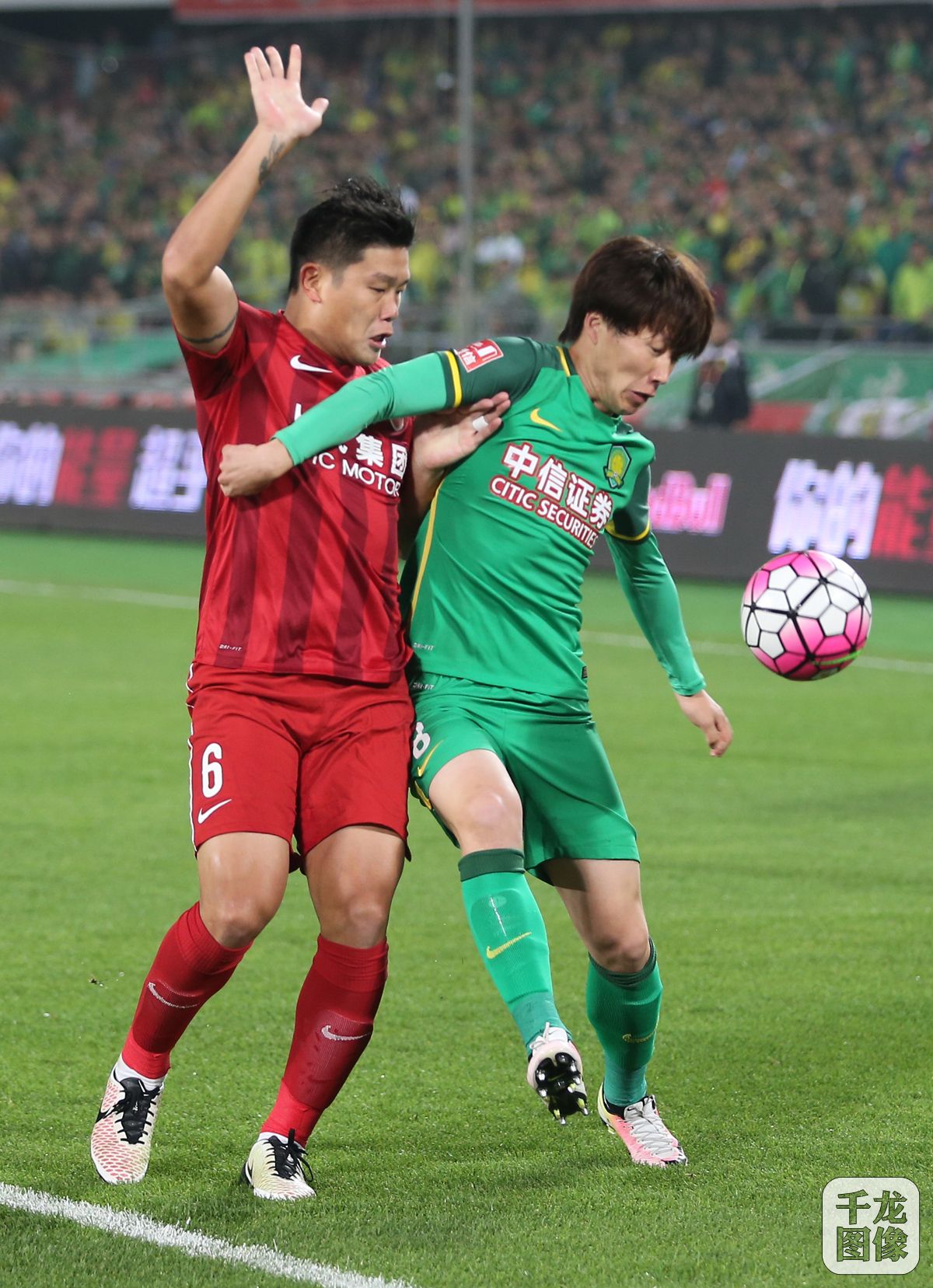 中超-张稀哲拉尔夫连入世界波 国安主场2-1上港  （千龙网记者 戚连民摄）