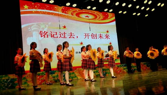 济南“最美校服”各有风采 历下区树立校服改革标杆
