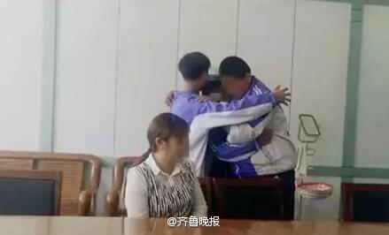 现场达成和解。