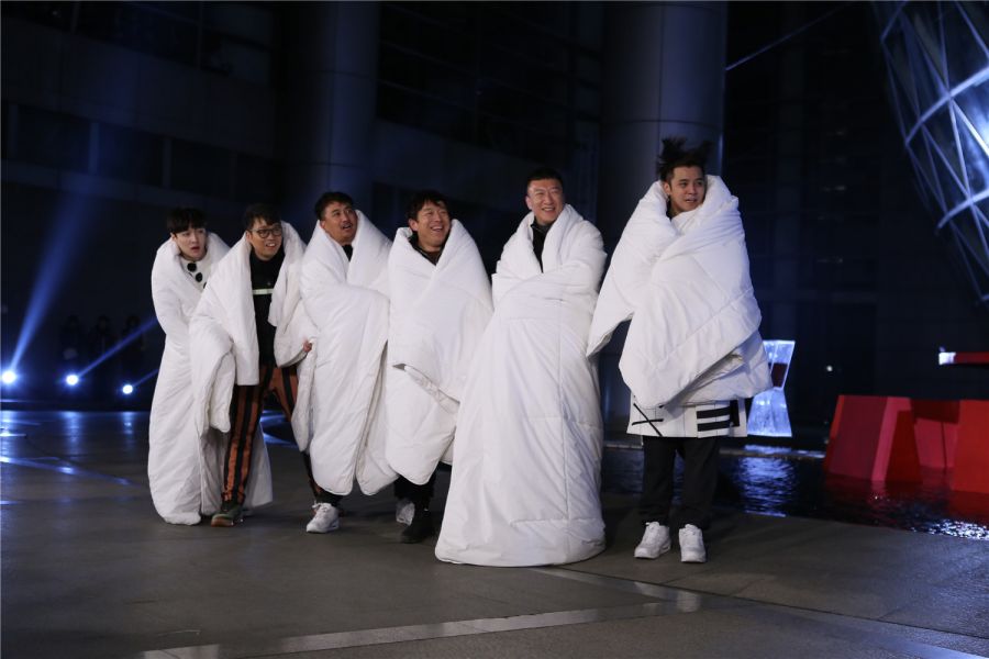 3、极限公益联欢会将请来神秘嘉宾