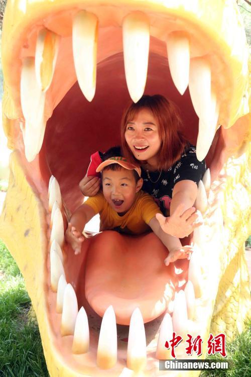 京城最大的户外恐龙园&ldquo;远古探秘&rdquo;接待游客