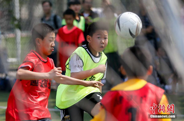 “2016年趣踢球北京市小学生世界杯”足球赛开幕