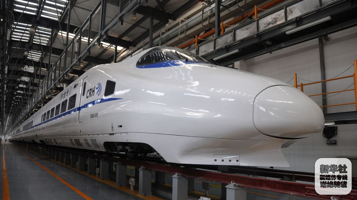 首批两组高铁动车抵达昆明(2)-千龙网·中国首