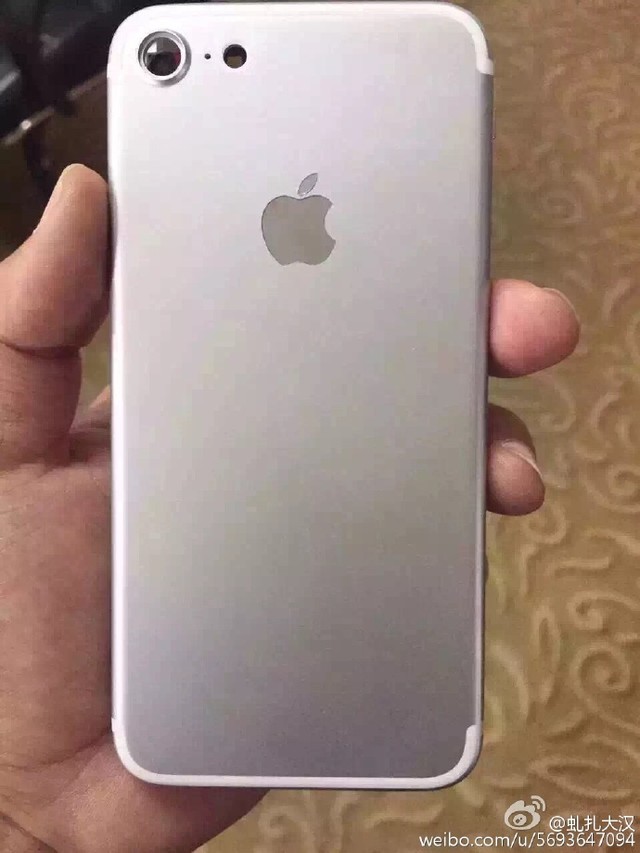 白带挪到两边 传iPhone7很像iPhone6 