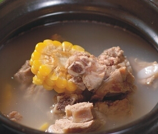 玉米炖排骨