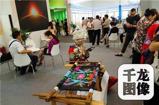 内蒙古自治区、西藏自治区、云南等31个省区市及新疆生产建设兵团的展台也被设计的各具特色，吸引了众多目光。2
