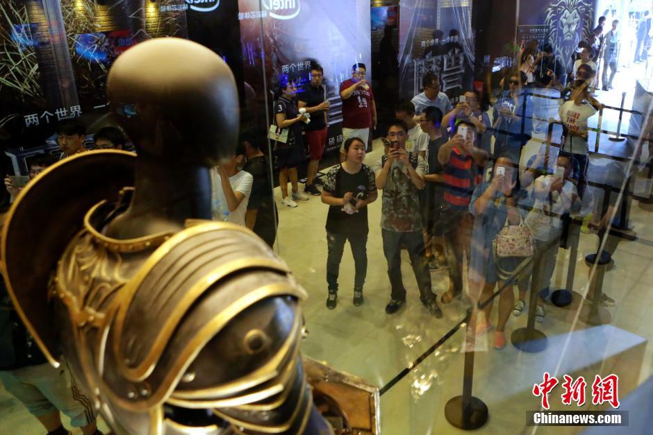 《魔兽》主题展北京站开幕 吸引众多粉丝