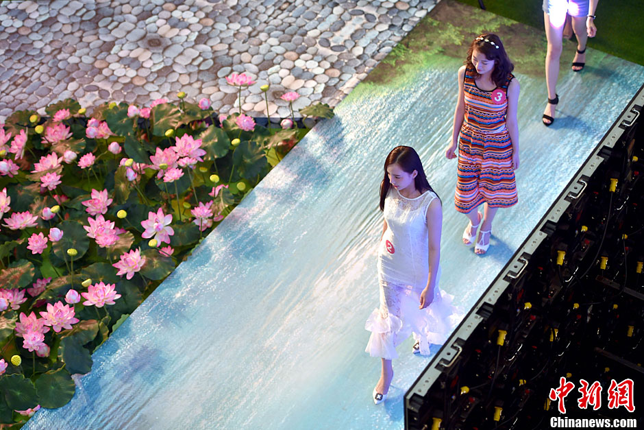 2016环球小姐北京赛区海选 美女云集场面火爆