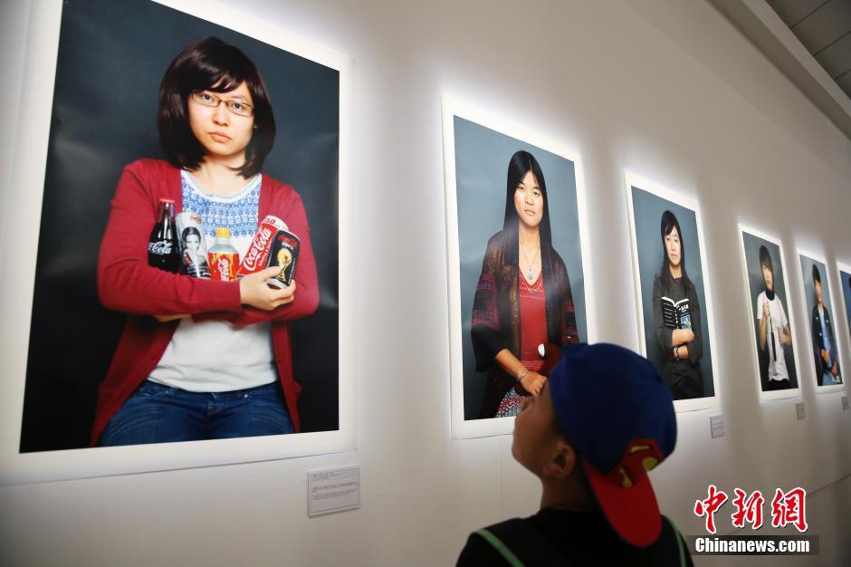 《生于80年代》卢北峰摄影展在京举行