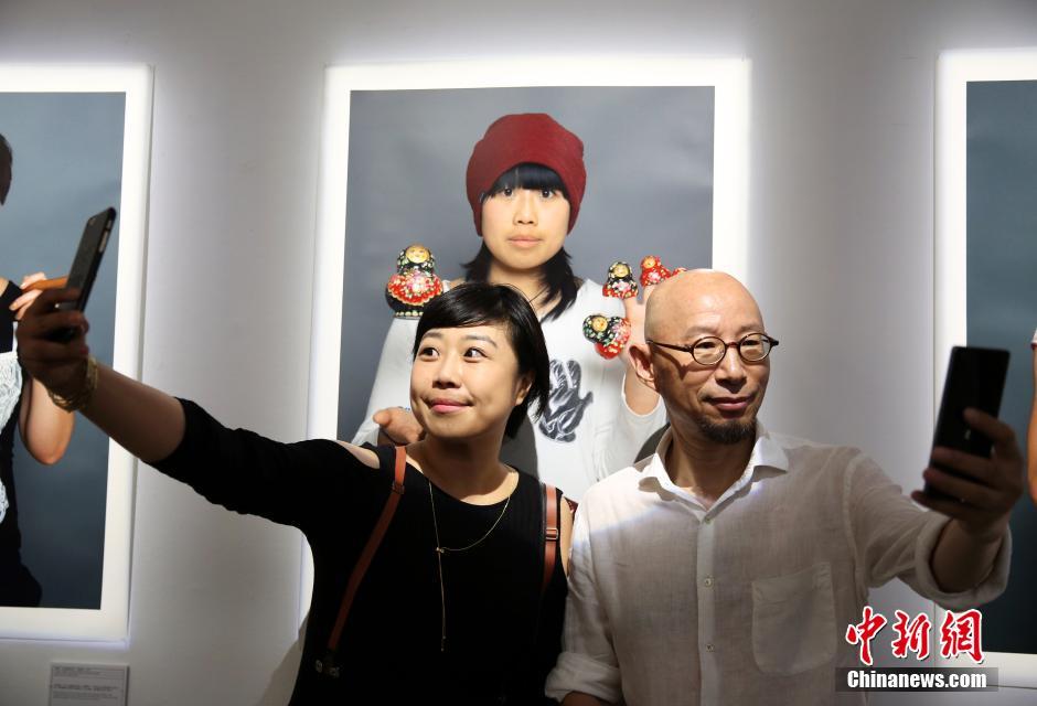 《生于80年代》卢北峰摄影展在京举行