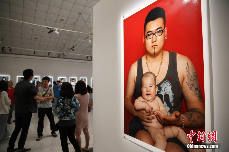 《生于80年代》卢北峰摄影展在京举行