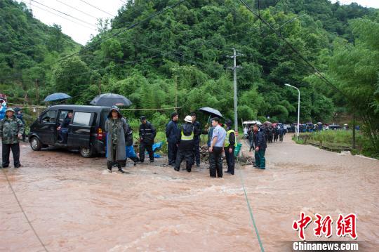 图为事故现场。　余炫 摄