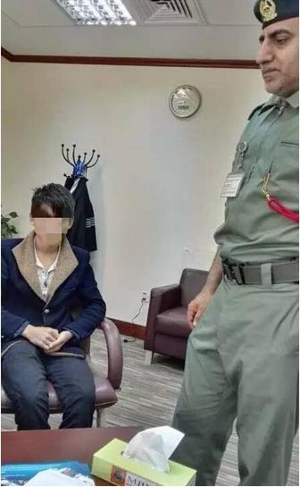 少年偷渡迪拜当乞丐