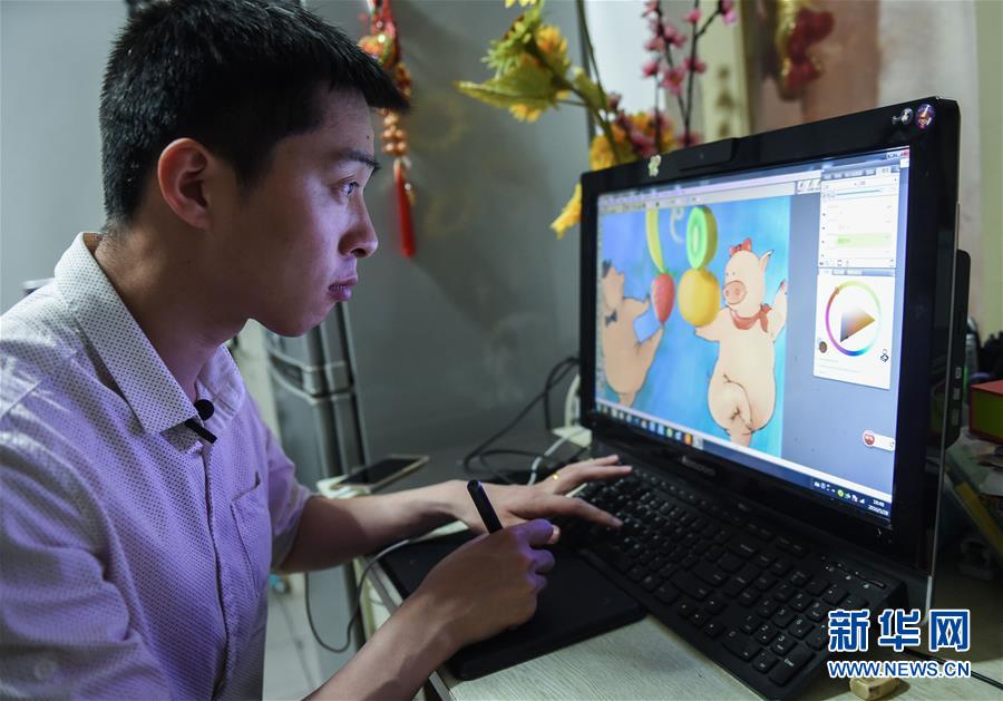 （图片故事）（2）“80后”爸爸为孩子绘制近百本绘本