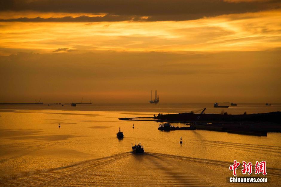 海南海口美丽晚霞映海天 景色壮观