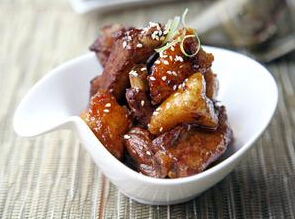 红烧排骨煎粽子