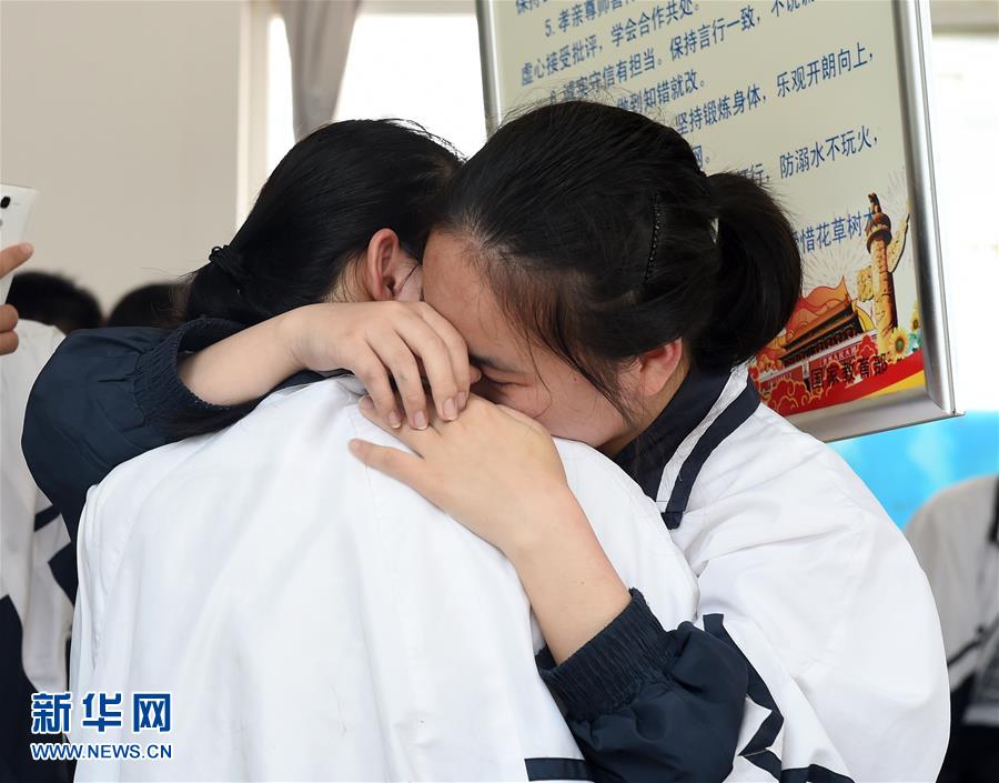 （城乡热点）（3）迎接高考 惜别校园