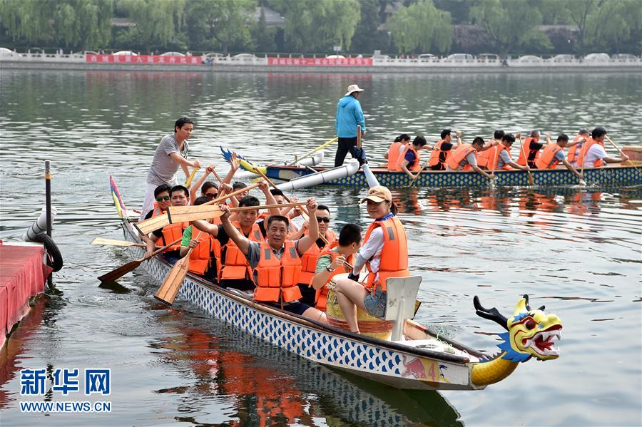（体育）（3）什刹海龙舟竞渡迎端午