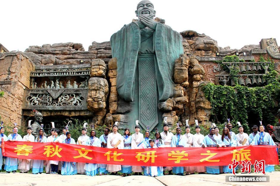 留学生走进常州淹城穿汉服拜孔子研学“春秋”